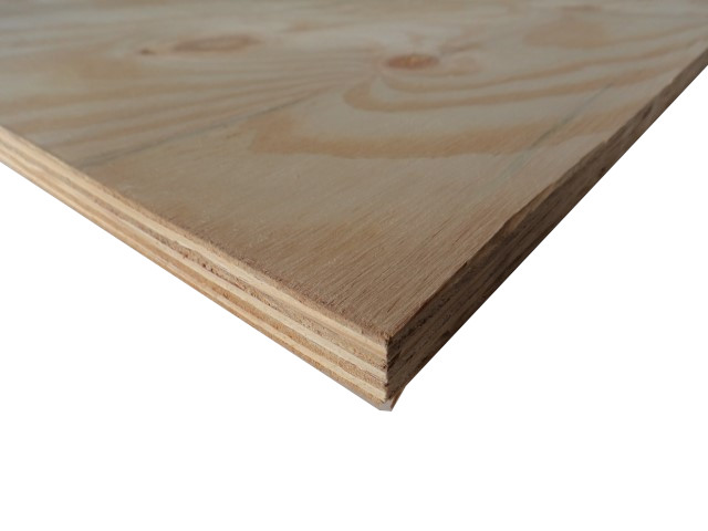 Nahaufnahme einer Schichtplatte aus Holz mit sichtbaren Holzmaserungen und mehreren Lagen.