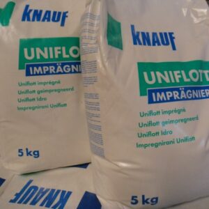 Zwei Tüten mit 5 kg Knauf Uniflott Imprägniert Trockenbau-Spachtelmasse, auf einem Stapel ähnlicher Produkte, mit mehrsprachiger Beschriftung.
