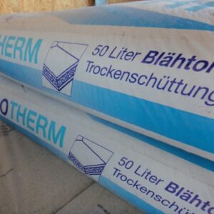 Zwei Säcke mit der Aufschrift "FIBOTHERM 50 Liter Blähton Trockenschüttung" liegen übereinander.