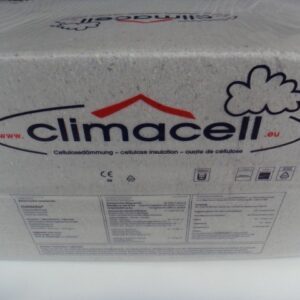 Ein Paket mit Cellulosedämmmaterial der Marke Climacell, bedruckt mit dem Logo und Kontaktdetails, verpackt in Kunststofffolie.