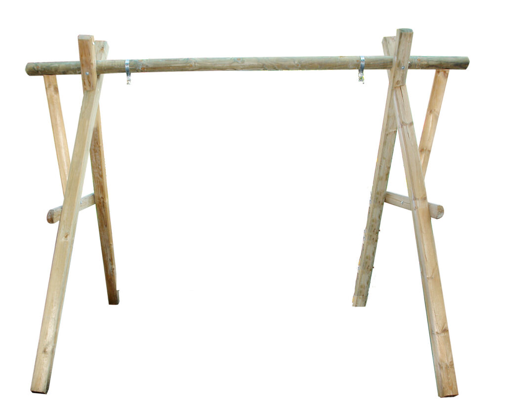 Holzgestell in A-Form mit Querbalken für den Außenbereich, möglicherweise als Schaukelgerüst oder Gymnastikstruktur verwendet.