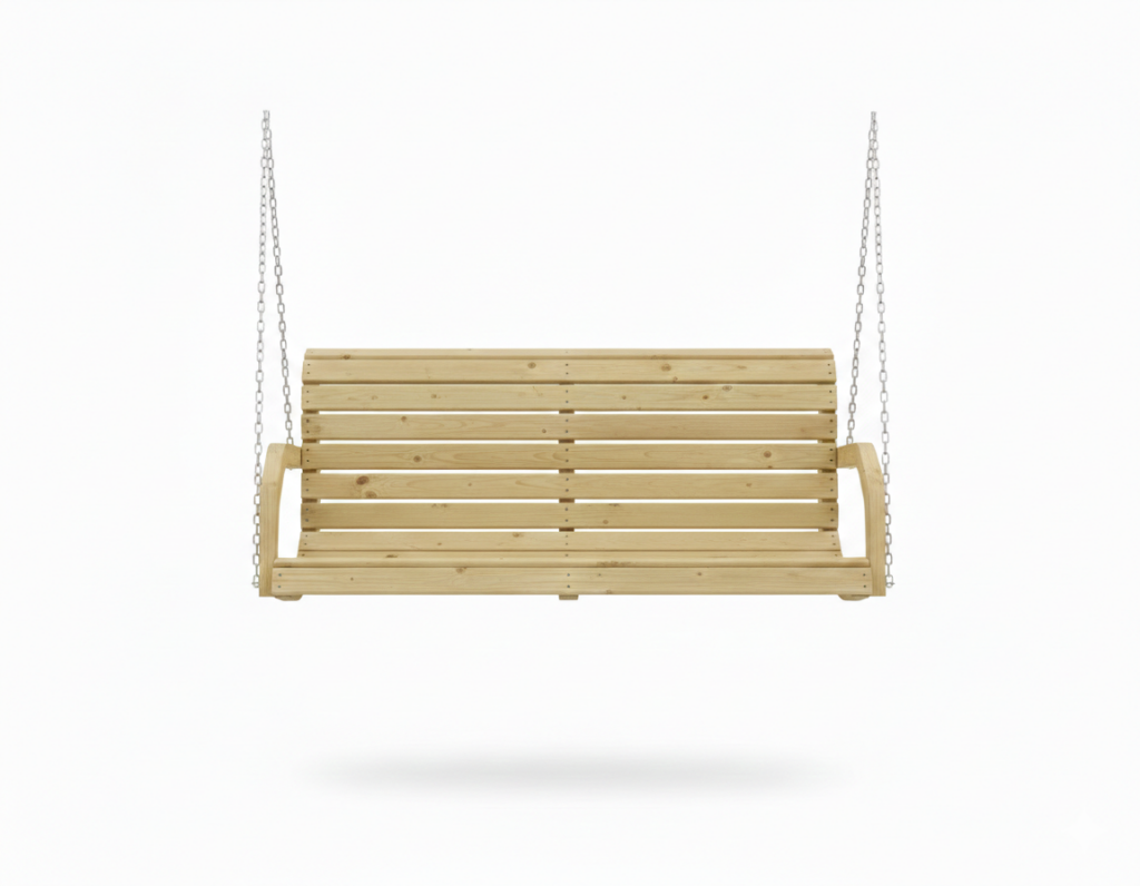 Holzschaukelbank mit Metallketten, schwebend vor weißem Hintergrund.