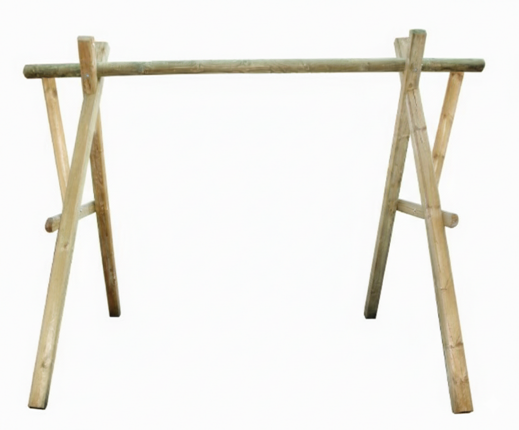 Ein einfaches, hölzernes Gestell mit zwei A-förmigen Seitenteilen.