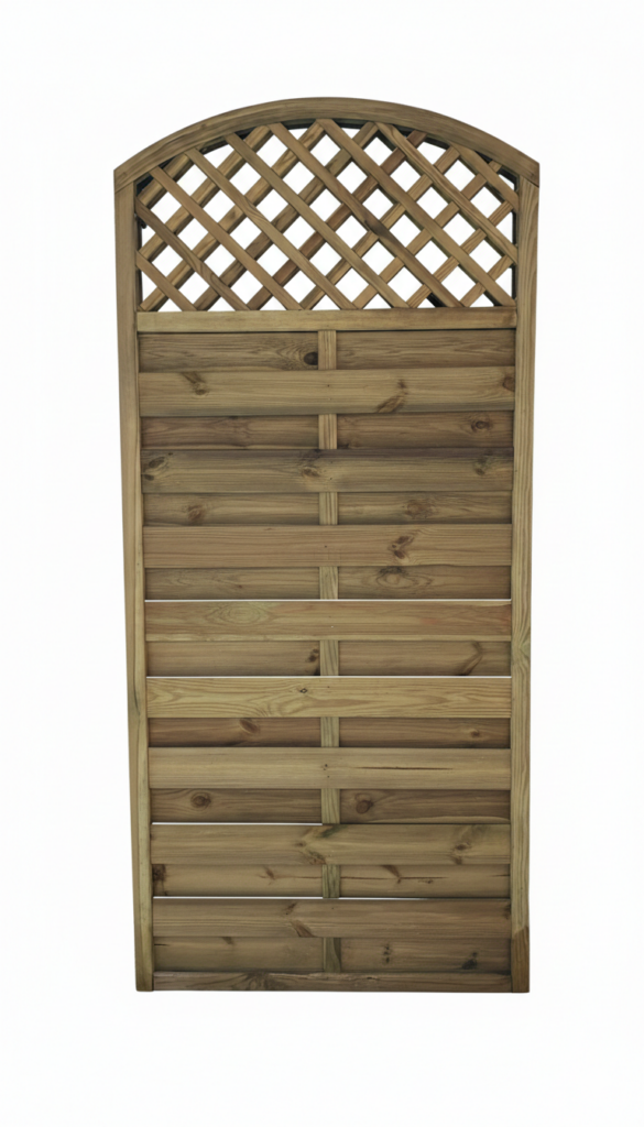 Holzzaunpaneel mit einer diagonalen Gitterverzierung am oberen Ende.