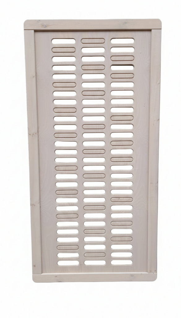 Holzrahmen mit vertikalen Rechtecköffnungen in mehreren Reihen.