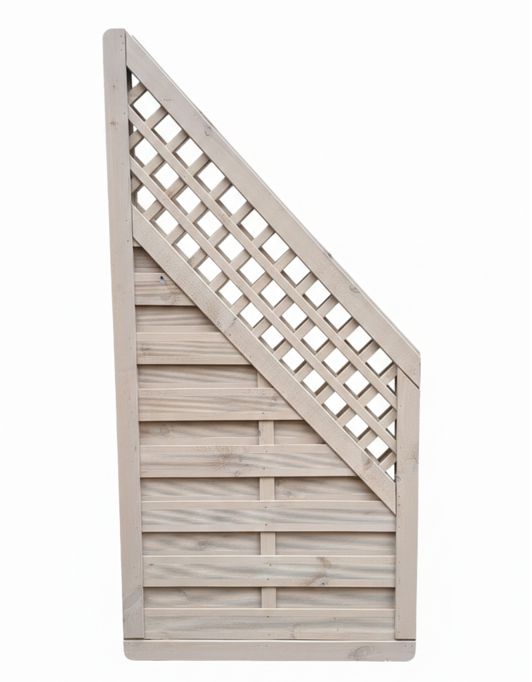 Holzzaun mit schrägem Design und Gittermuster im oberen Bereich.