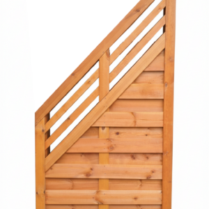 Holzlattenzaun mit diagonaler Oberseite und vertikalen Verstrebungen auf weißem Hintergrund.