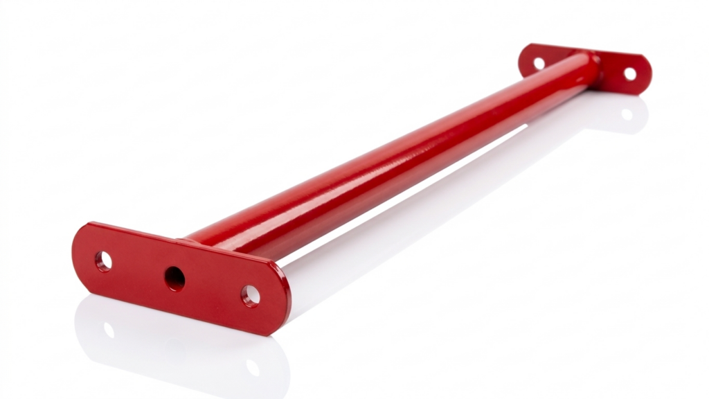 Rote Metallstrebe mit rechteckigen Enden und Bohrungen, freigestellt vor weißem Hintergrund.