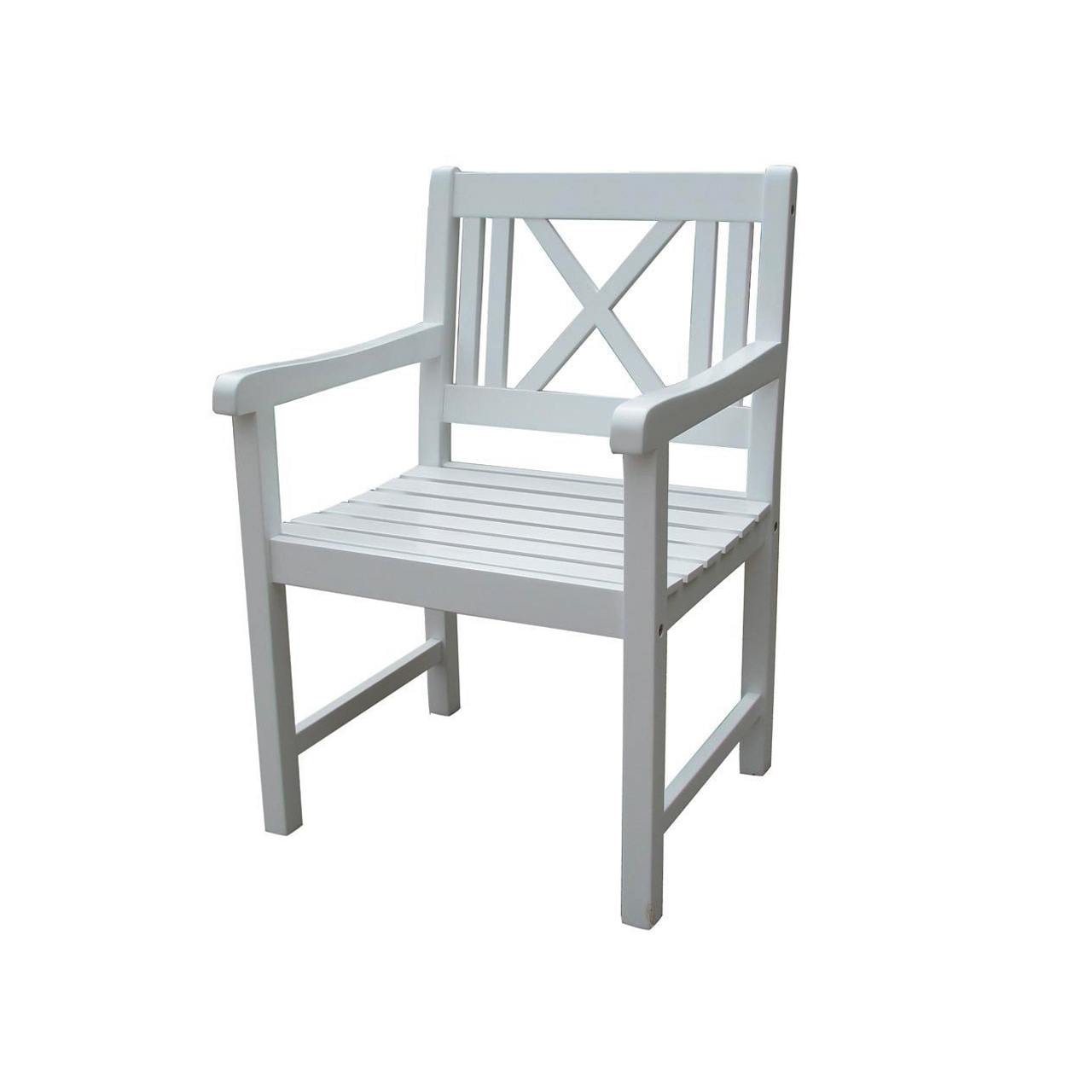 Weißer Holzstuhl mit Armlehnen und Kreuzmuster auf der Rückenlehne.