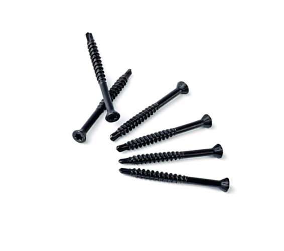 Sechs schwarze Schrauben mit kreuzförmigem Kopf auf weißem Hintergrund.