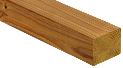 Holzbalken mit glatter, gleichmäßiger Maserung und rechteckigem Querschnitt.