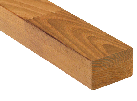 Nahaufnahme eines Holzbretts mit glatter, hellbrauner Maserung.