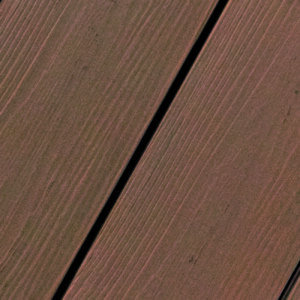 Nahaufnahme von diagonal verlegten Holzdielen mit rötlich-brauner Färbung und feiner Maserung.